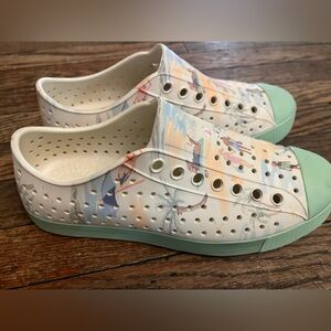Native Jefferson Print Bone Water Shoes EUC White Green W8/M6